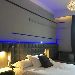 https://z-archsuites-rome.it-romehotels.com