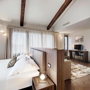 Hotel Porta Altinia