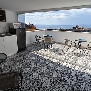 https://opuntia-charming-rooms.taorminaitalyhotels.com